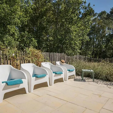 Le Grand Gapard 24 Pers Holiday home Issac